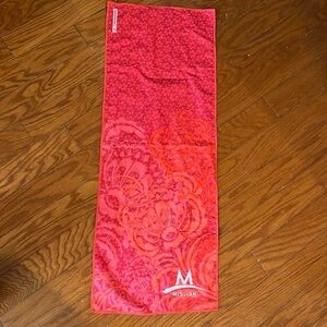 Mission red enduracool microfiber cooling towel